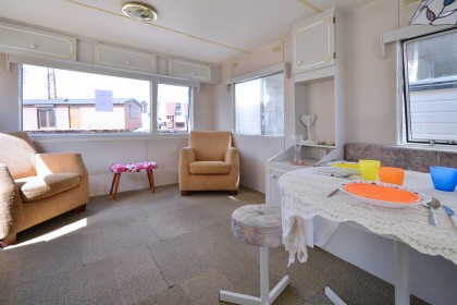 054147-2009.jpg