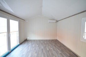 Zvýšený strop v obývacím pokoji